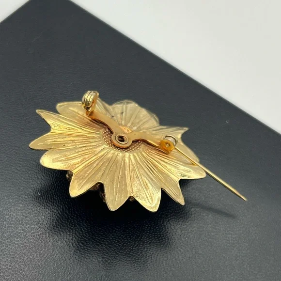 Gold tone blue rhinestone faux pearl flower brooch pin vintage - Picture 12 of 13